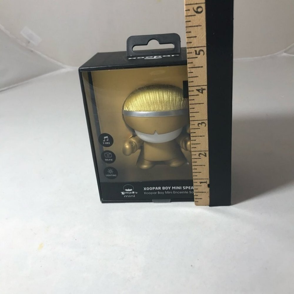 Xoopar Boy Mini Wireless Speaker Lights Up Remote Selfie Taking Gold New in Box - Picture 3 of 7